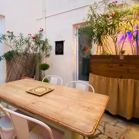 La Bohème Atlantique, Proche Du Port