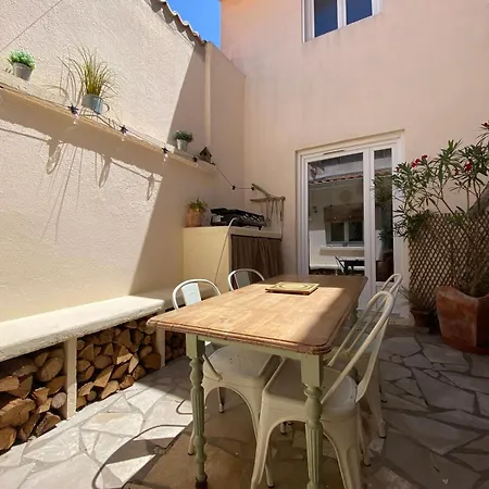 La Bohème Atlantique, Proche Du Port *