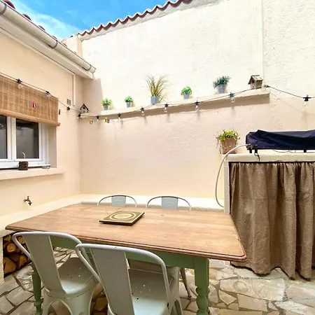 La Bohème Atlantique, Proche Du Port *